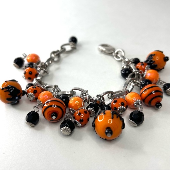 Silver Tone Art Glass Lampwork Beaded Chunky Halloween Bat Orange Black Bracelet - Picture 2 of 6